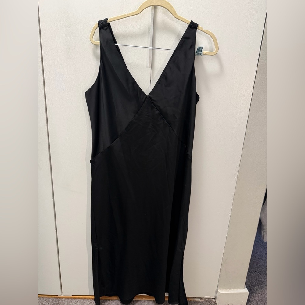 Elegant Black Sleeveless Dress